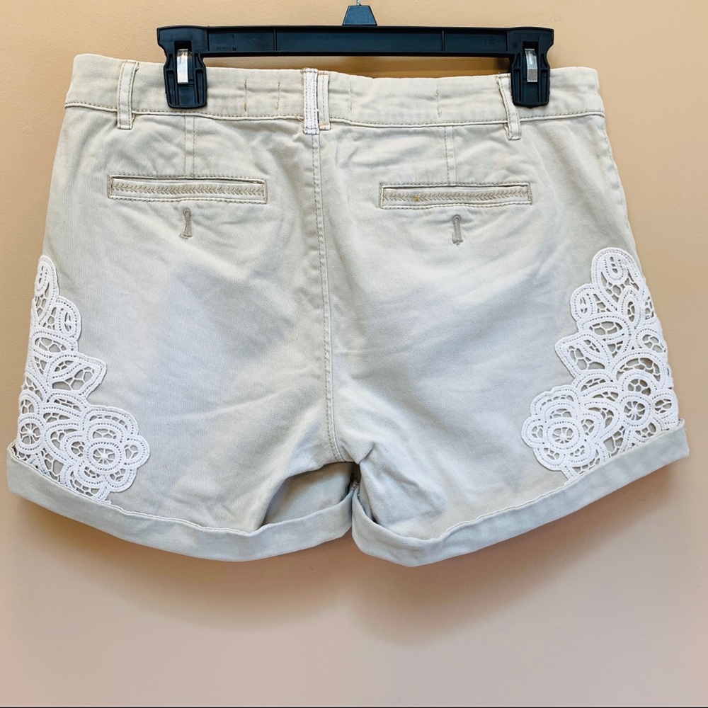 ❌SOLD❌Anthropologie Pilcro Lace Khaki Shorts - Picture 4 of 6